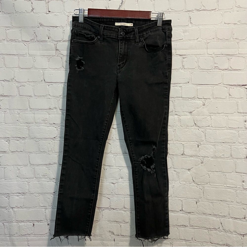 Levi’s Women’s 711 Skinny Black Distressed Jeans Raw Hem size 28
